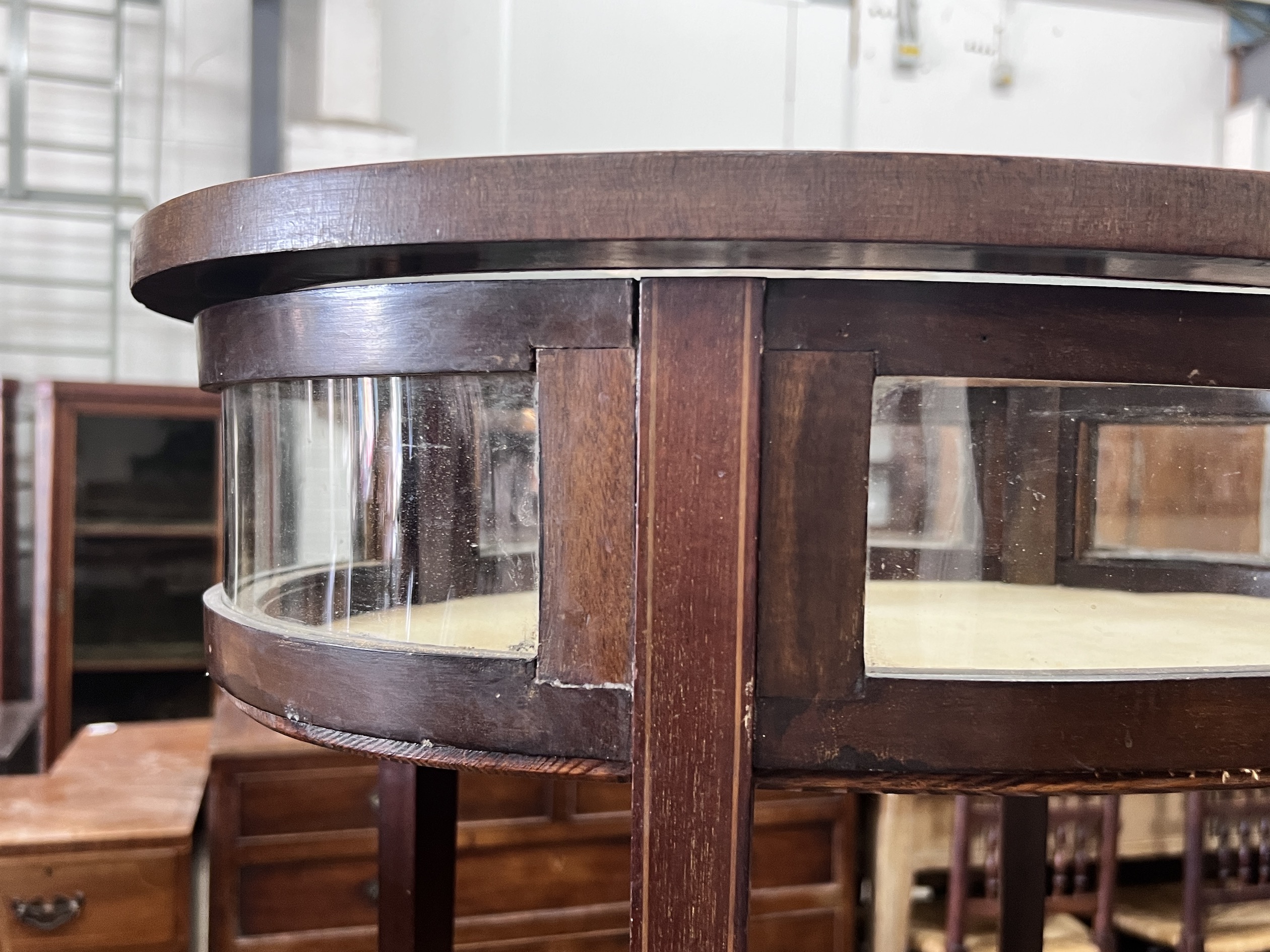 An Edwardian satinwood banded oval mahogany bijouterie cabinet (a.f.), width 60cm, depth 46cm, height 75cm